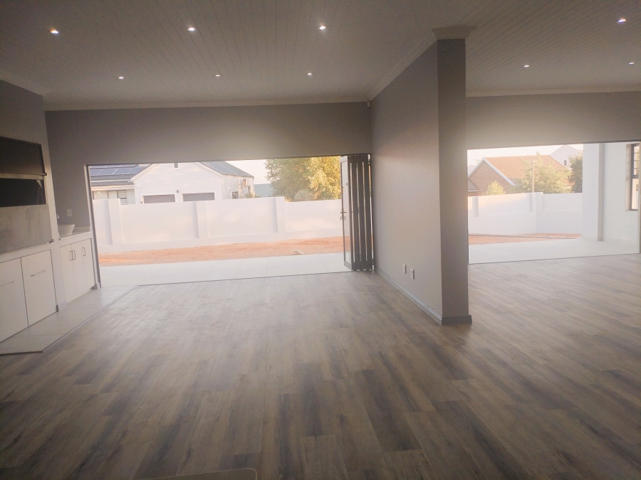 4 Bedroom Property for Sale in Tafelzicht Western Cape